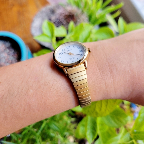 Vintage Timex Indiglo Womens Womans Gold Round Analog Calendar Stretch Watch - Picture 6 of 10